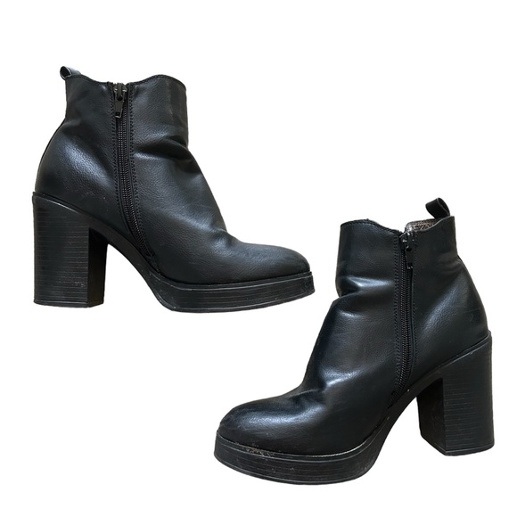 black ankle chelsea boots - Picture 2 of 4